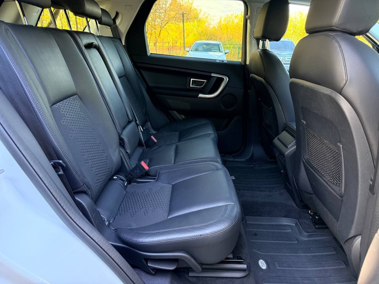 Land Rover Discovery Sport — фото 16