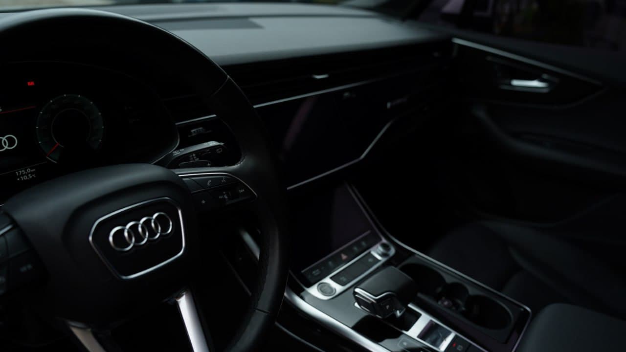 Audi Q7 Premium Plus — фото 18