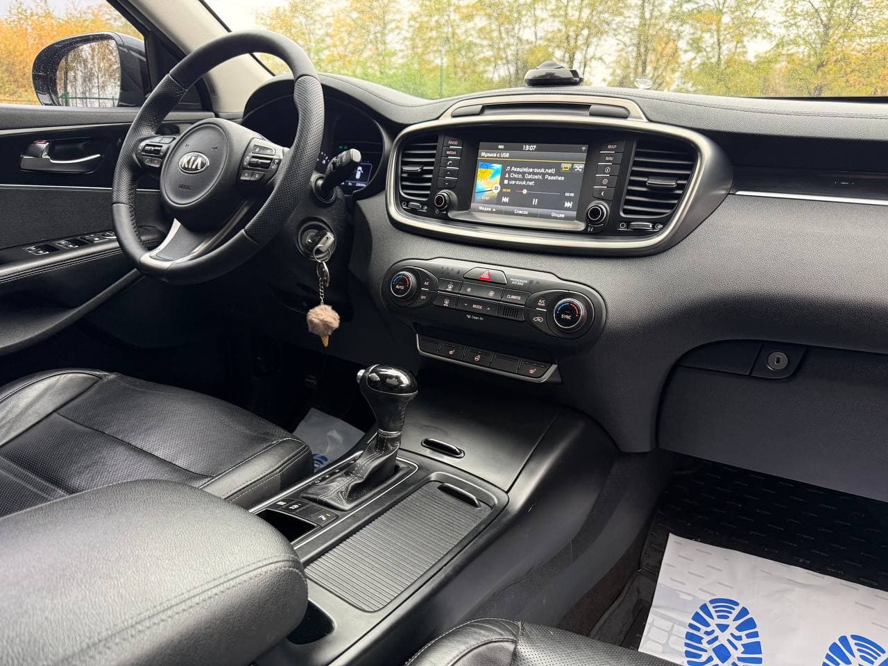 Kia Sorento — фото 6